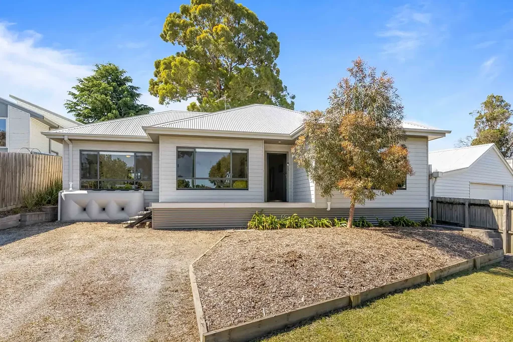 Ballarat East 3Phòng ngủ The Perfect First Home.