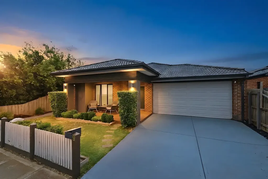 Eynesbury 4Kwarto 4 Bedroom Family Home with Separate Living in the Heart of Eynesbury!