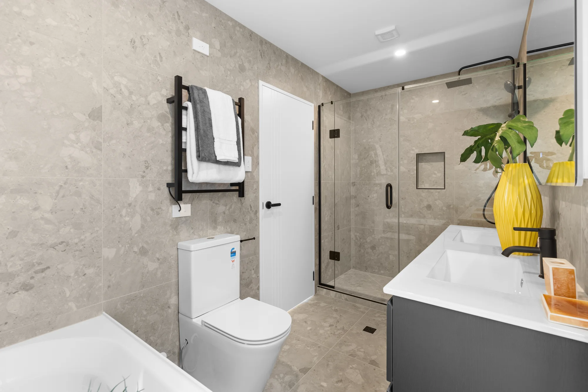 Flat Bush 2ห้องนอน 2-Bedroom plus Study in the Heart of Flat Bush
