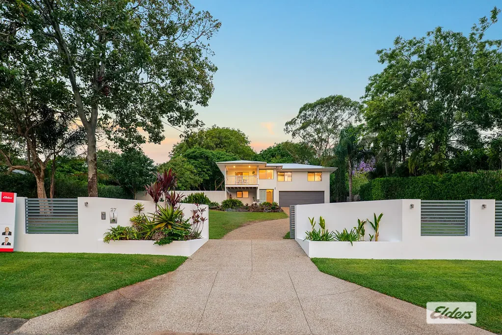 Daisy Hill 4房 湖景主卧套房 27 Kinloch Road 多功能空间 室内泳池 宽敞后院 步行至名校 A FAMILY HAVEN OVERLOOKING DENNIS LAKE