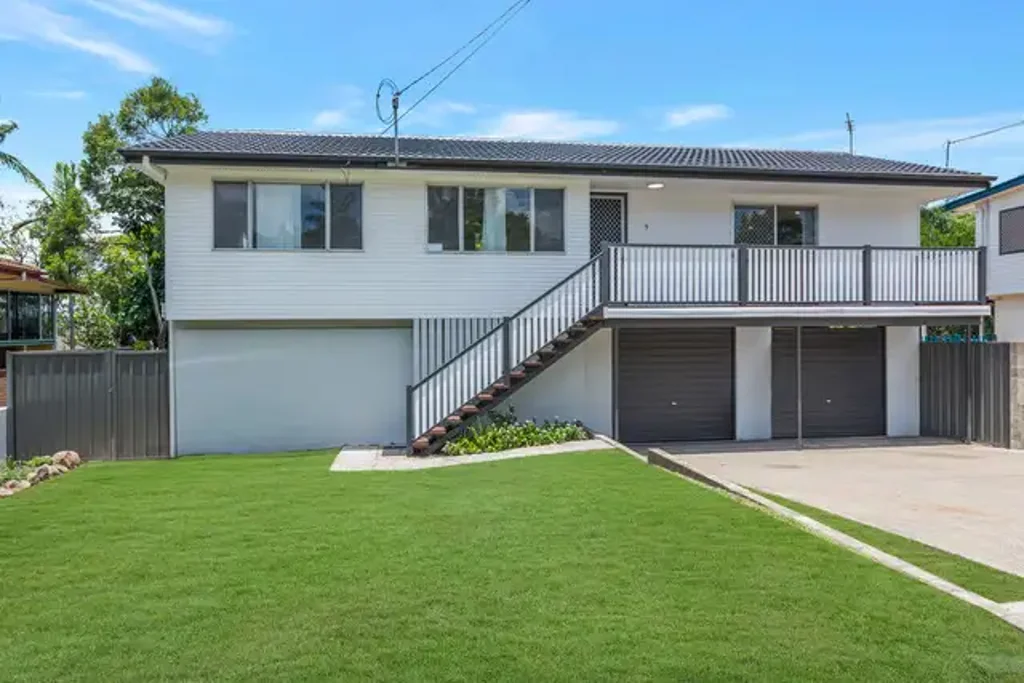 Spacious Living on a Large Block in the Heart of Woodridge
