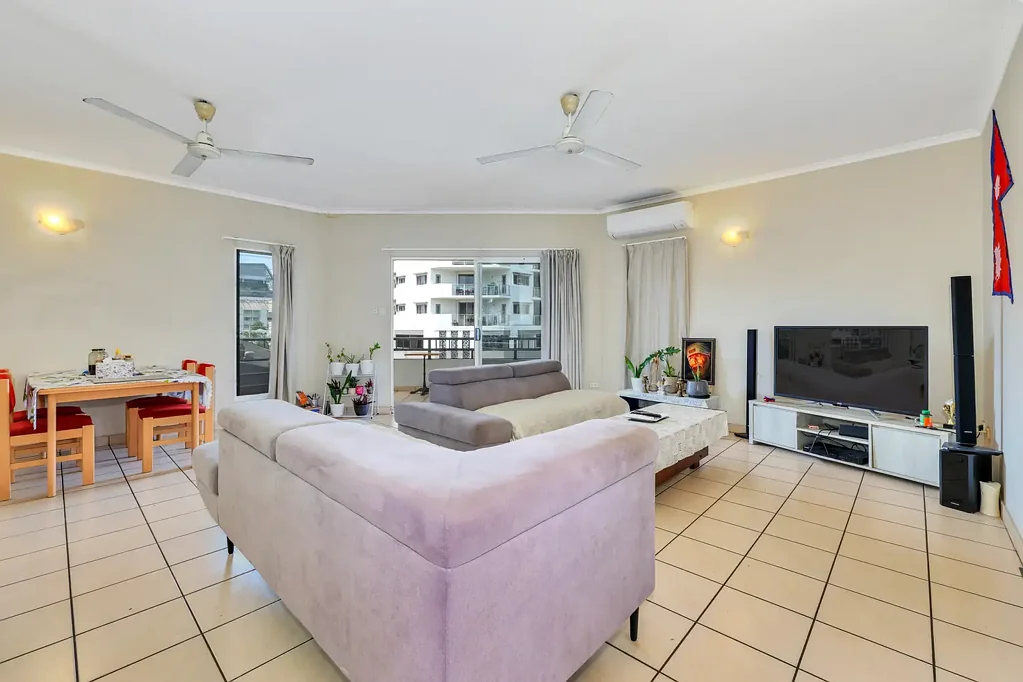 Darwin City 2 Slaapkamer Top-Floor CBD Apartment – Invest 7.5% Yield or Enjoy!