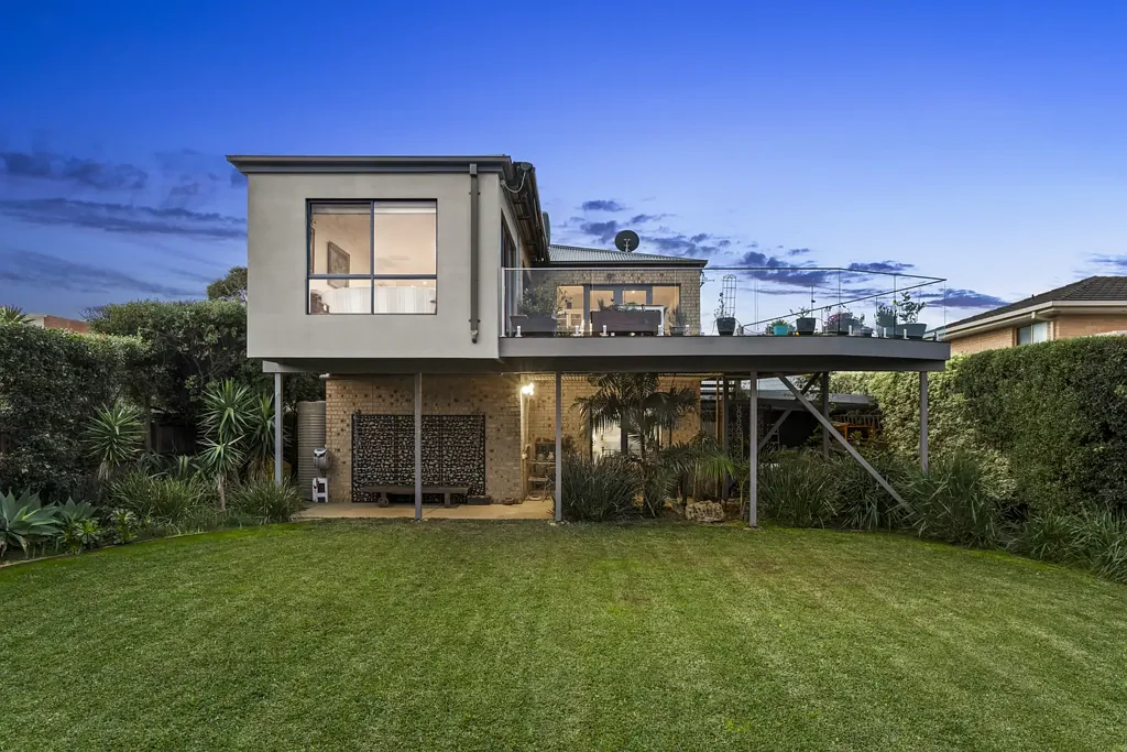 Spectacular Ocean Views in the Prestigious Ocean View Estate