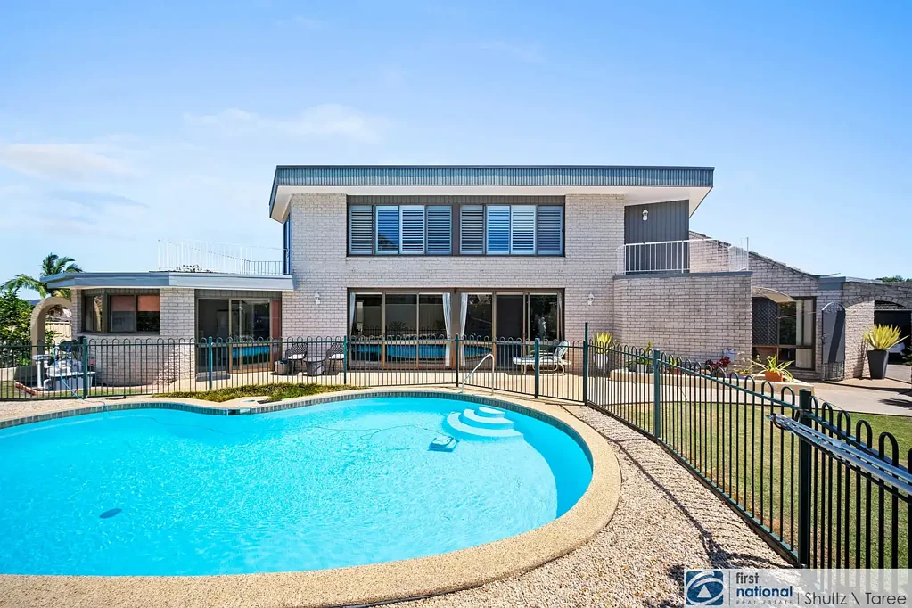 Taree 2ਬੈੱਡਰੂਮ Spacious Family Haven with Poolside Living