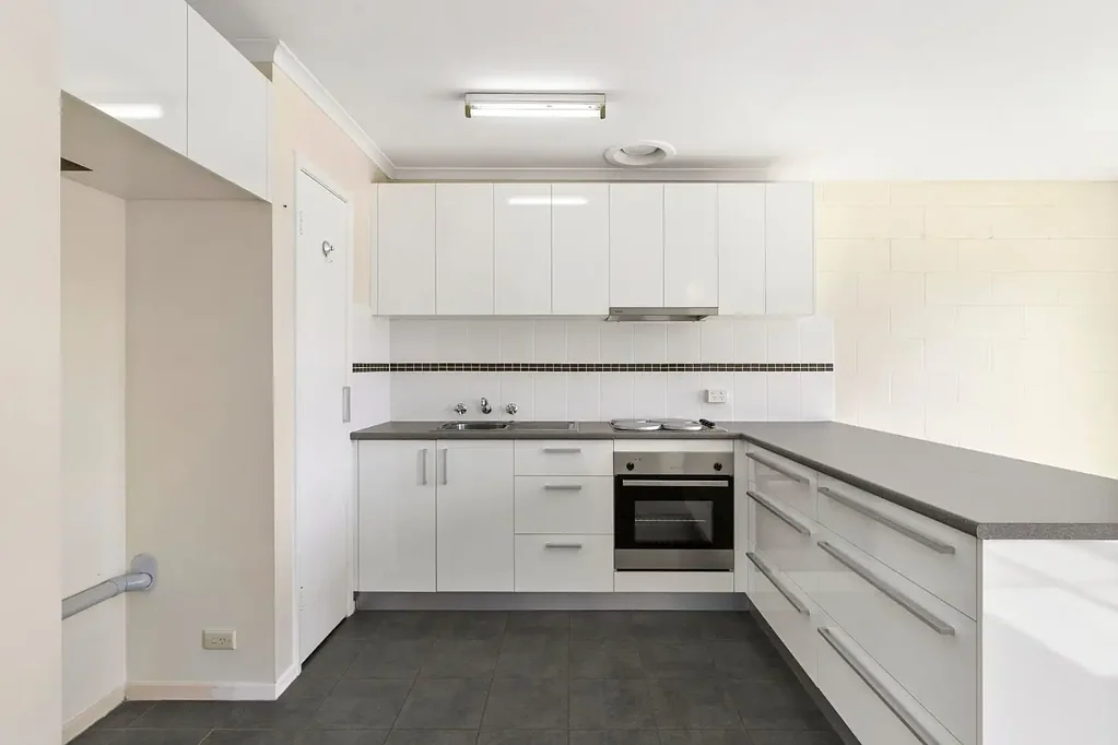 Fully Refurbished One Bedroom Unit