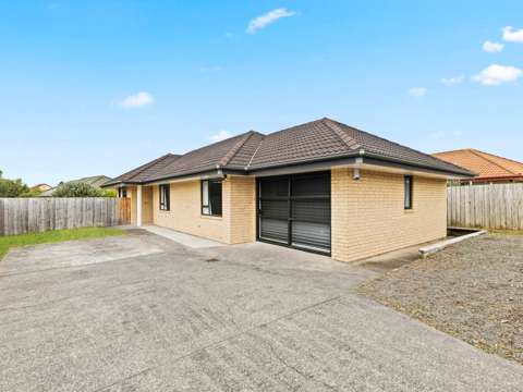 Flat Bush 3房  Stylish & Modern Living in a Prime Location