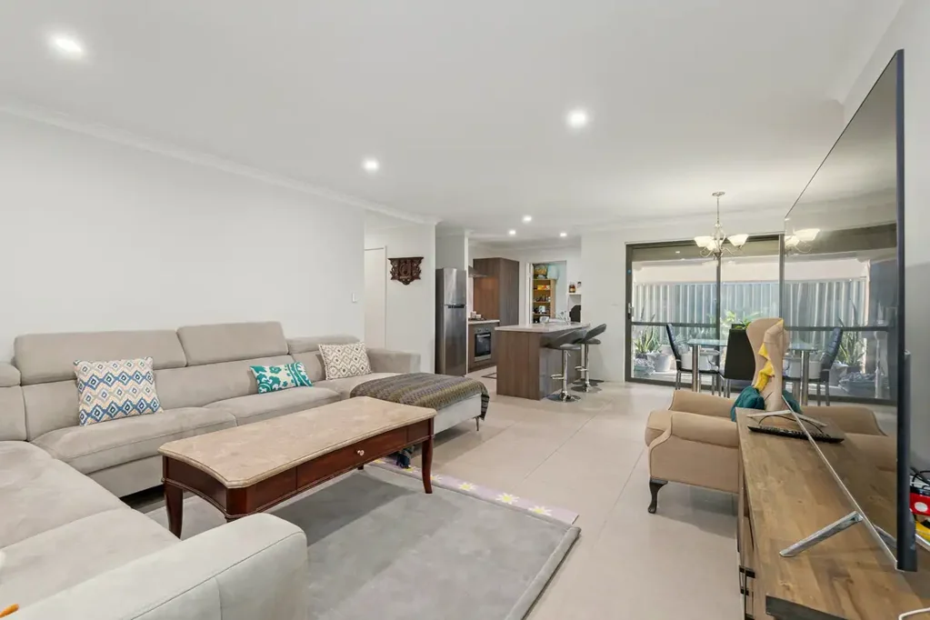 4/171 Mills Street, Queens Park, WA 6107