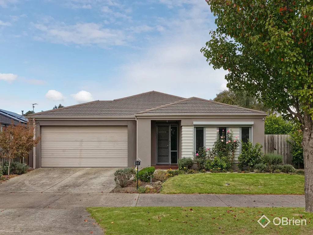 37 Summerhill Boulevard, Drouin, VIC 3818