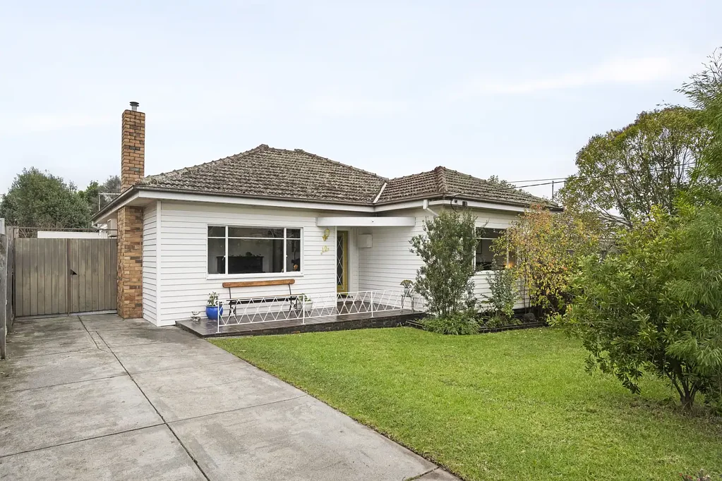 Pascoe Vale 4침실 Original Charm with Land to Expand
