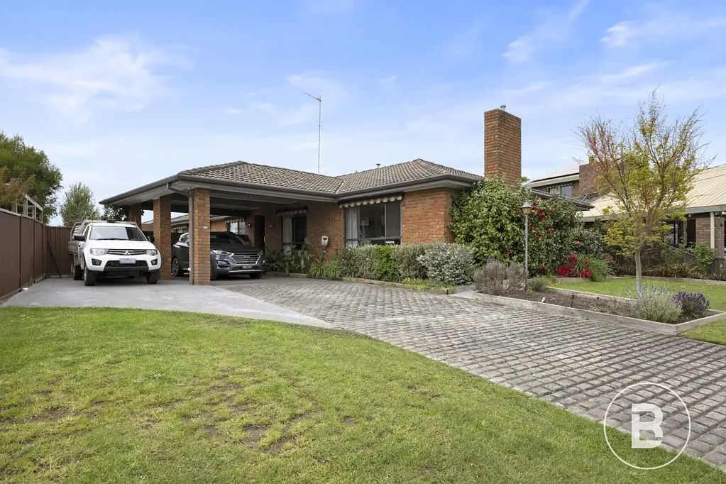 Wendouree 4房  SPACIOUS FAMILY LIVING MULTIPLE LIVING ZONES AND AN ENTERTAINER’S BACKYARD.