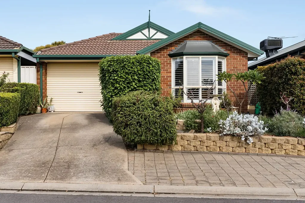 8 Padthaway Court, Woodcroft, SA 5162
