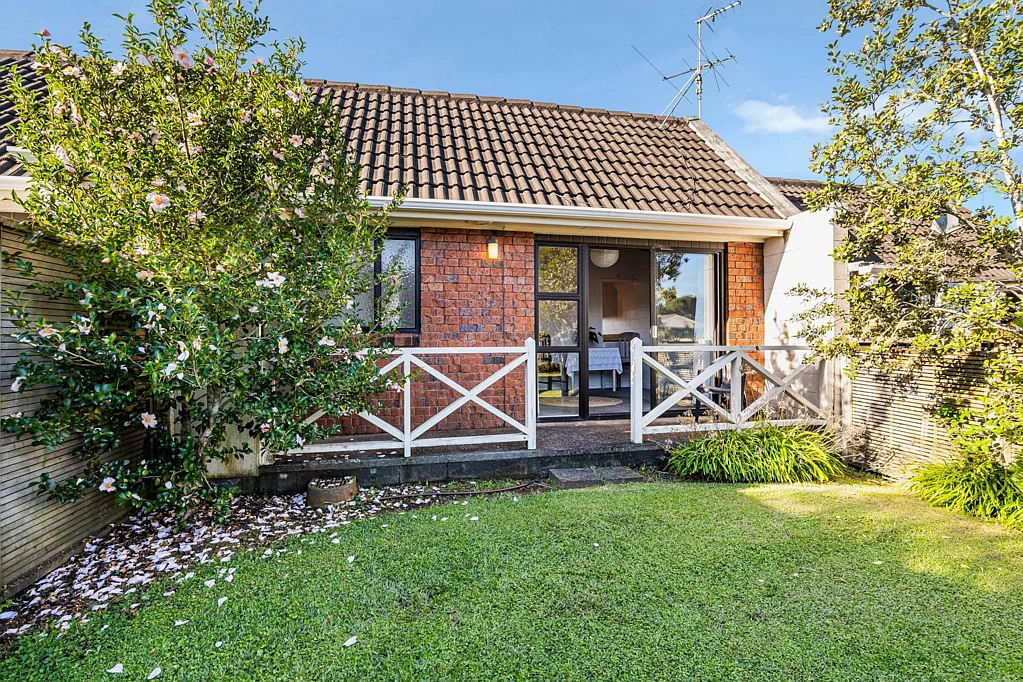 Orewa 1房  Brick & Tile Ready To Renovate-Bring Your Tradie
