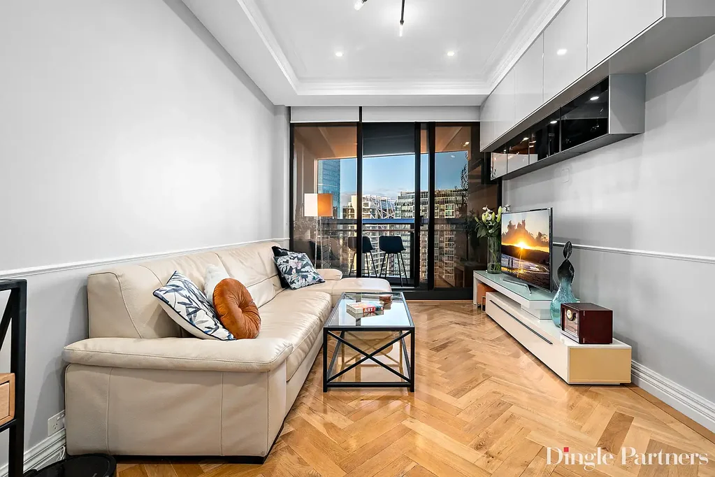 Southbank 1 Bedroom Sky-high Sophistication – Uninterrupted Luxury Living on the 32nd Floor