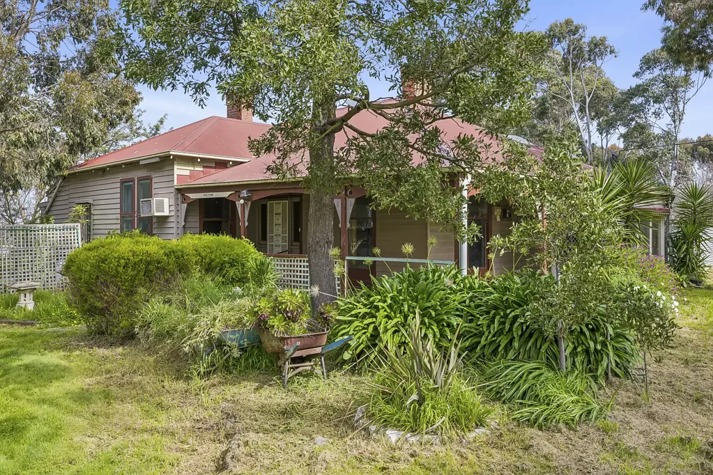 Lismore 3 Slaapkamer Character & Space on Over an Acre