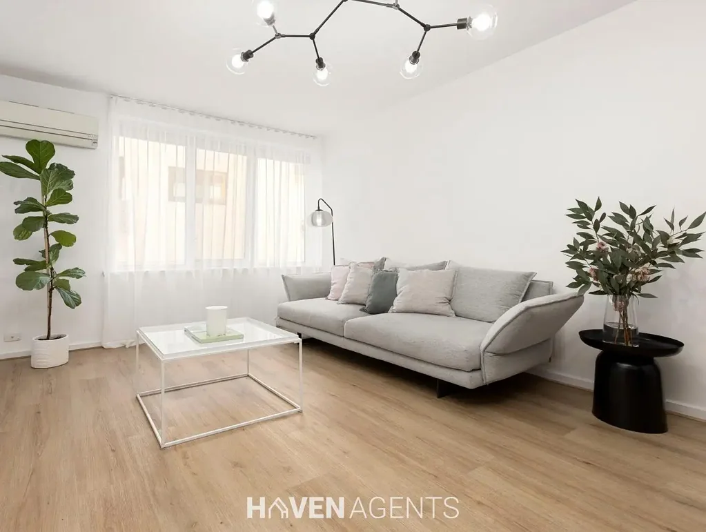 BEAUTIFULLY PRESENTED TWO BEDROOM APARTMENT IN THE PERFECT LOCATION! ** HAVEN AGENTS