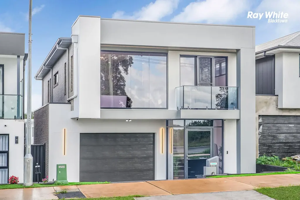 Box Hill 4 Bedroom LIFE STYLE | LUXURY | QUALITY