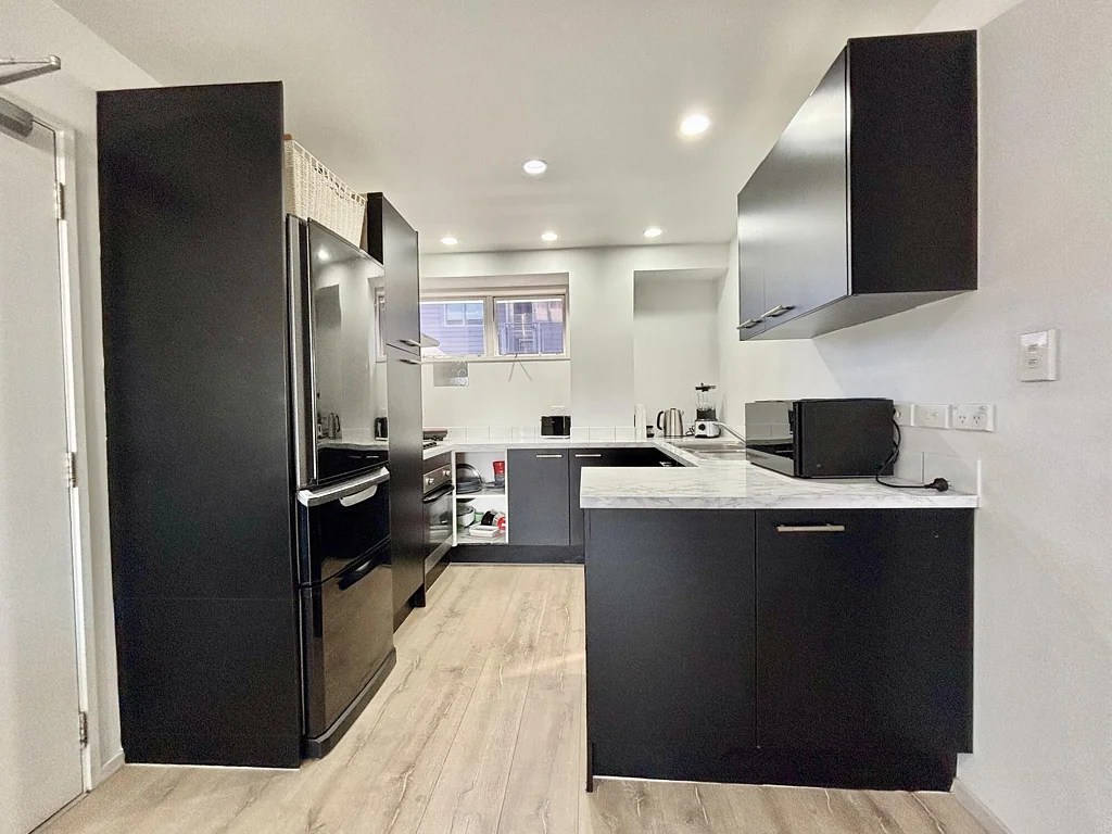 Spacious partly furnished 2 bedrooms with 2 bathrooms + 1 carpark