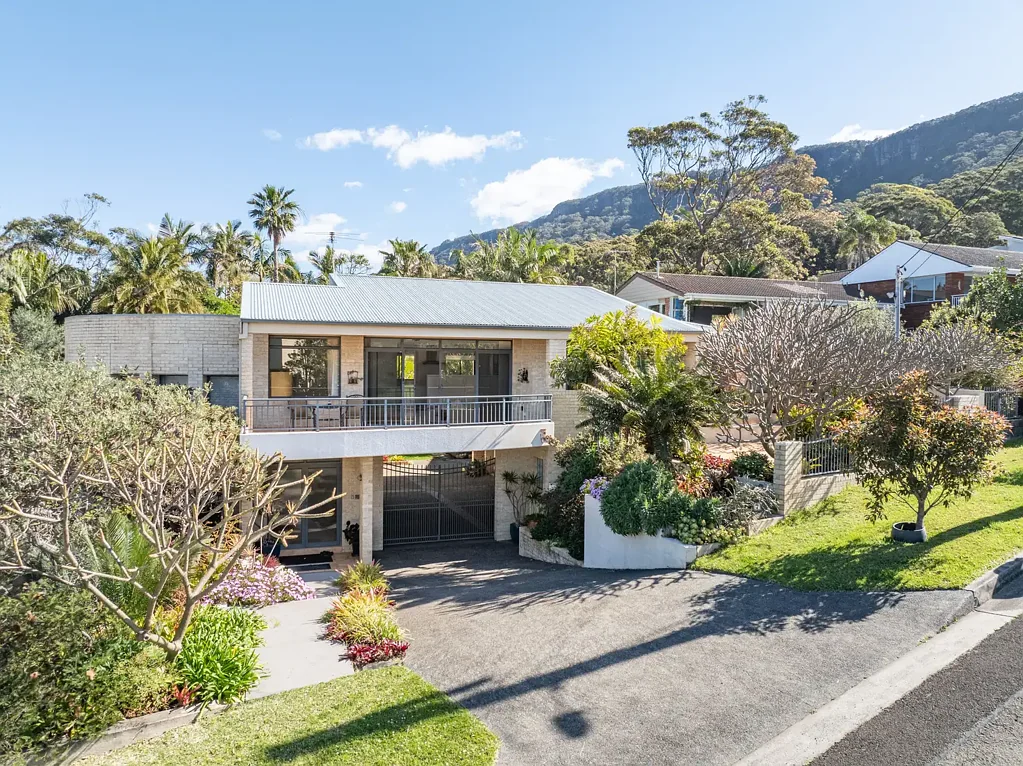 Coledale 6房  海滨度假风格住宅，占地1,303平方米  Resort Style Home on 1,303m2