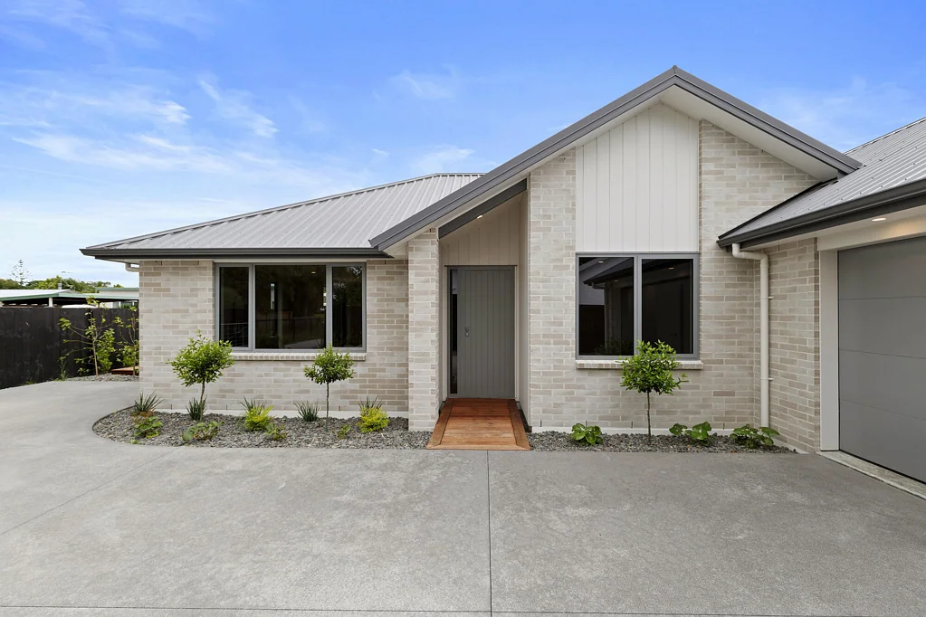 Cambridge 3 Bedroom Brick-build, park-side, move in ready