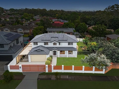 Carindale 6房 宽敞813平米地块 未来细分潜力 优质电器配备 六间卧室 主卧带卫浴 多个起居区 太阳能系统 步行至购物中心 Luxurious Six-Bedroom Family Home on Expansive 813sqm Allotment with Subdivision Potential (STCA)