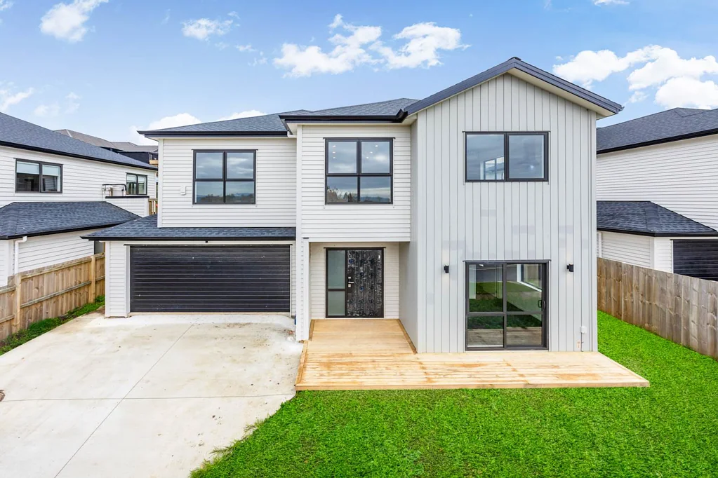 Pukekohe 5غرفة نوم Modern Serenity: A Luxurious Family Retreat