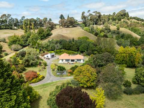 Havelock North Original Owners Say Goodbye to Parklike Surrounds