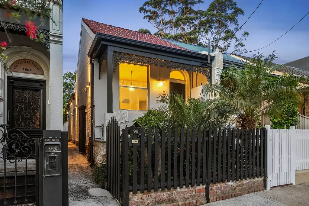 Leichhardt 2 Slaapkamer A Classic Semi with Added Light and Style – Plus a Garden Studio