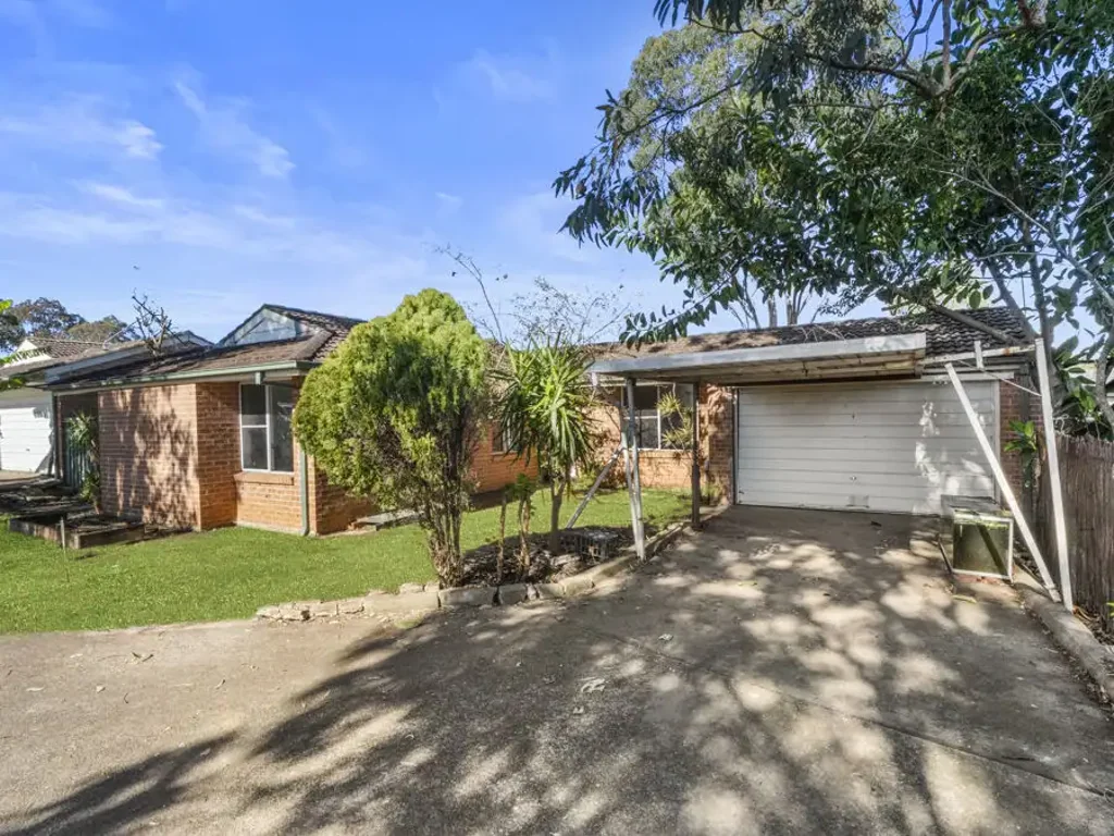 Mount Pritchard 3Zimmer First Home Buyer ALERT !! 3 Bedroom Villa with Garage.