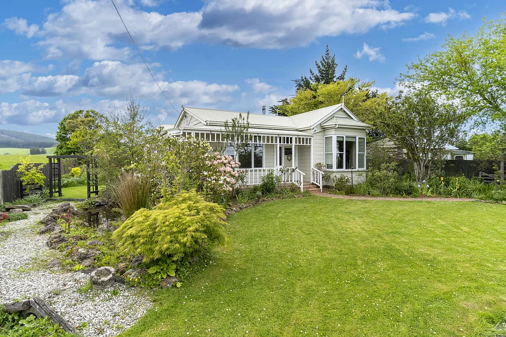 Waihola 4 Slaapkamer The One You've Been Waiting For!