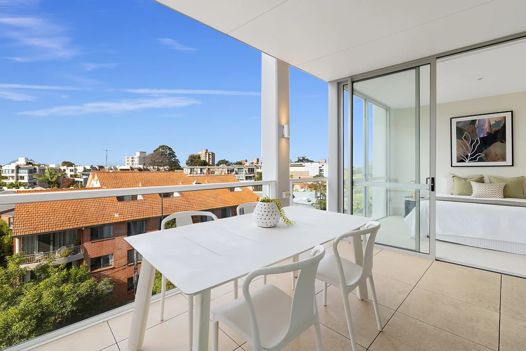 Neutral Bay 2कमरा Sun Filled East Facing Sub Penthouse