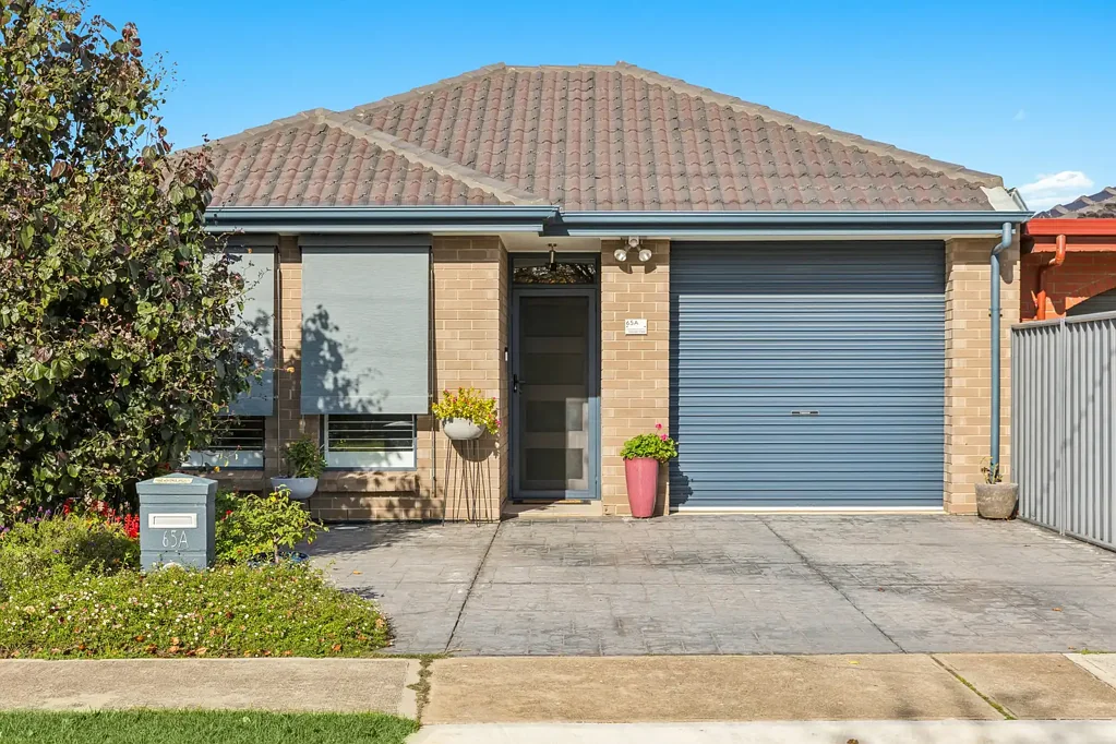 Royal Park 3房  Sunlit Spaces & Seamless Indoor-Outdoor Living