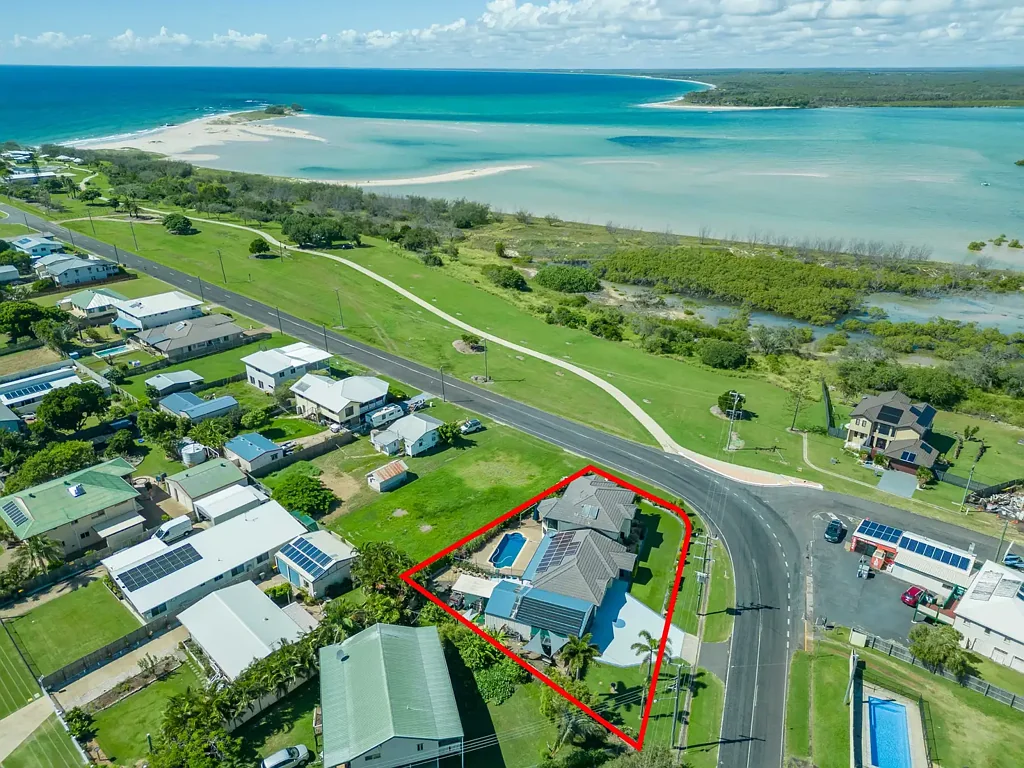 Elliott Heads 4ห้องนอน WHAT A LIFESTYLE, WHAT A VIEW! WHOPPING FAMILY HOME WITH POOL, SHEDS & SOLAR...