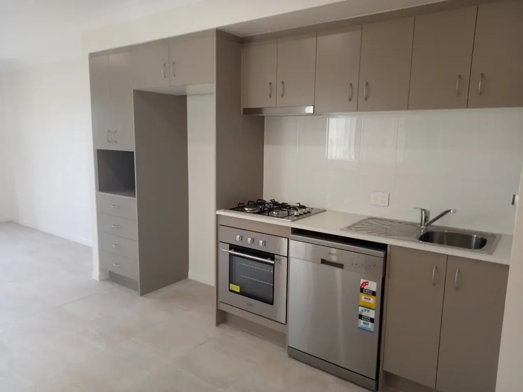 Modern & Low-Maintenance Living in a Convenient Location