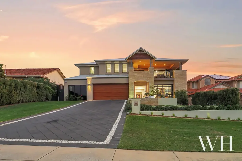 East Fremantle 5ห้องนอน Elevated Family Living and Effortless Entertaining with Views