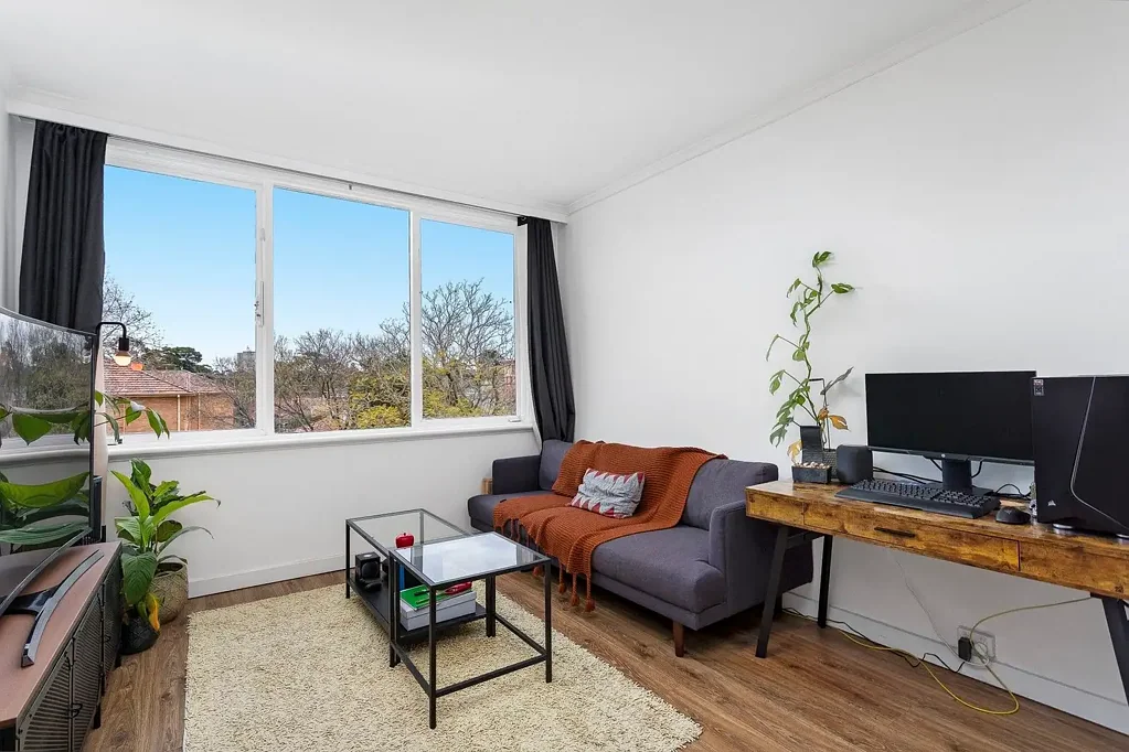 Bright and Renovated Apartment