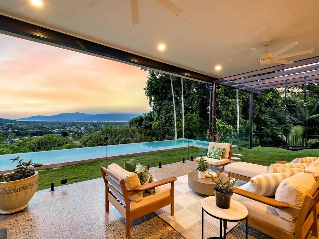 Whitfield 5 Slaapkamer A Spectacular Whitfield Trophy Home on 5112sqm