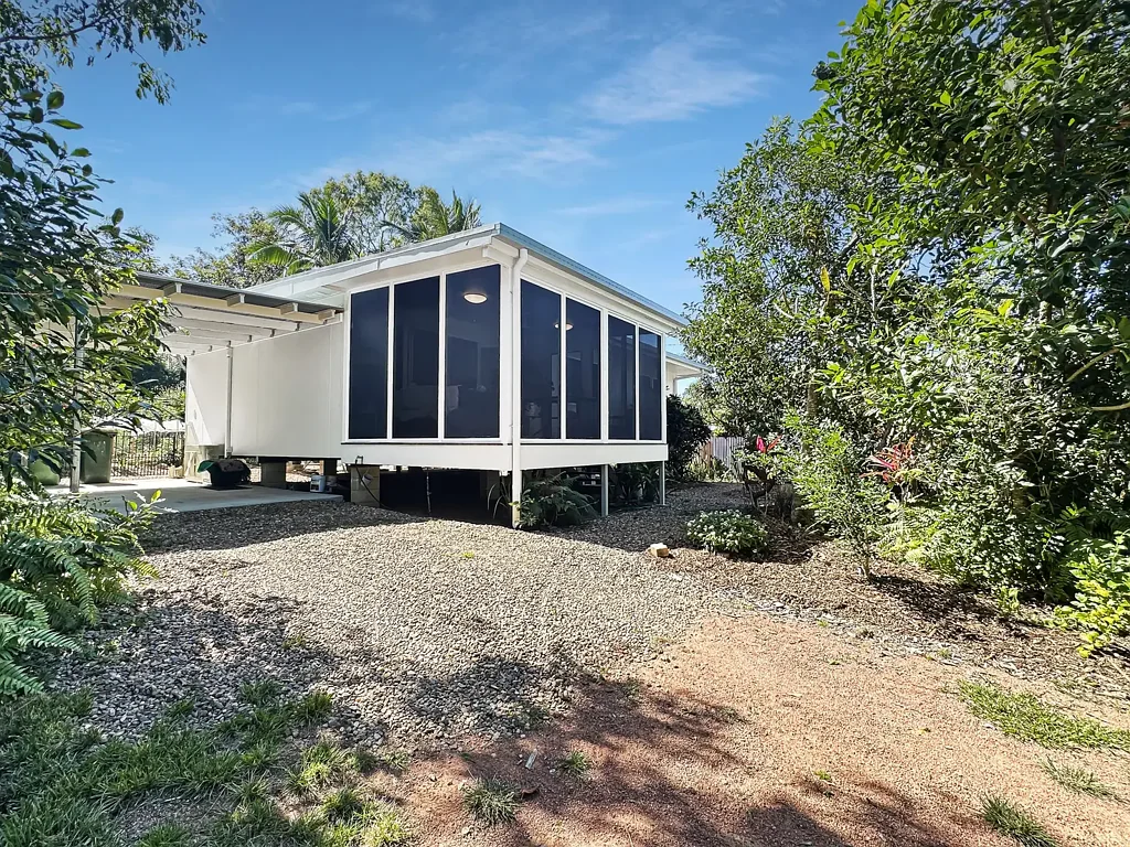 Nelly Bay 3 Bedroom Beautifully renovated home near the beach