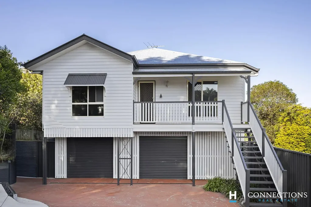 Narangba 4房 Highlands Estate 700㎡阔地 双居住潜力 三浴双娱 双车库 侧通道 棚屋储物 景观花园 Immaculate Family Home with Dual Living Potential