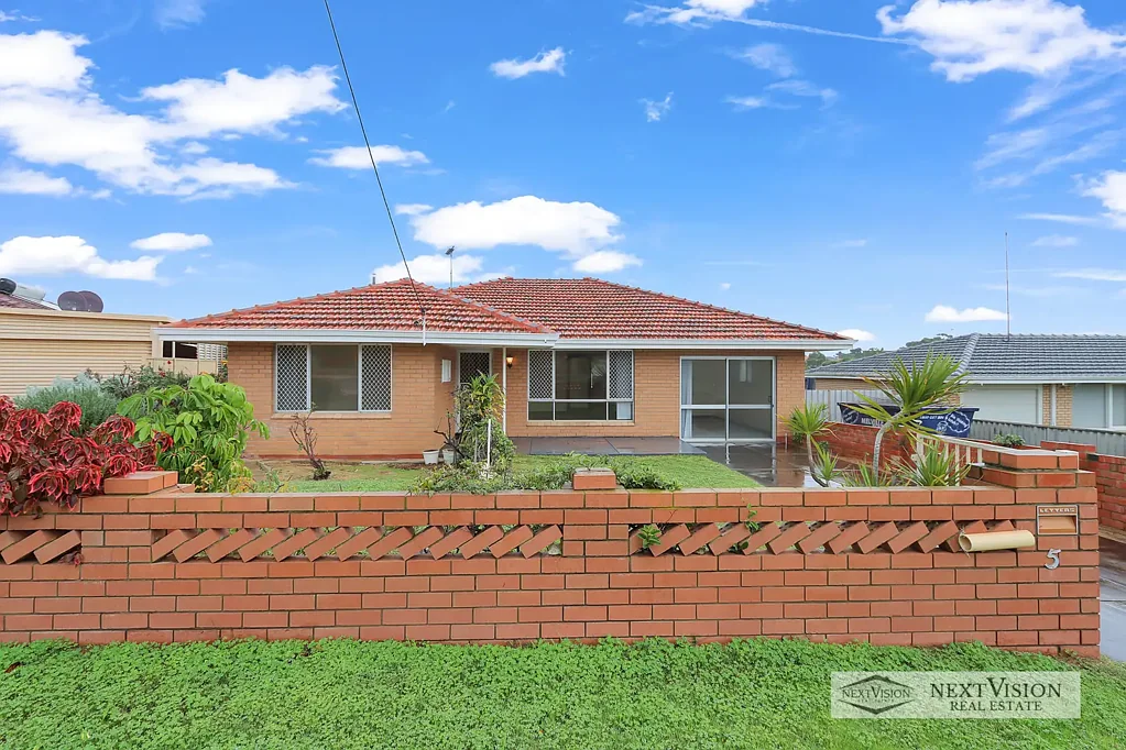 5 Plantagenet Cres, Hamilton Hill, WA 6163