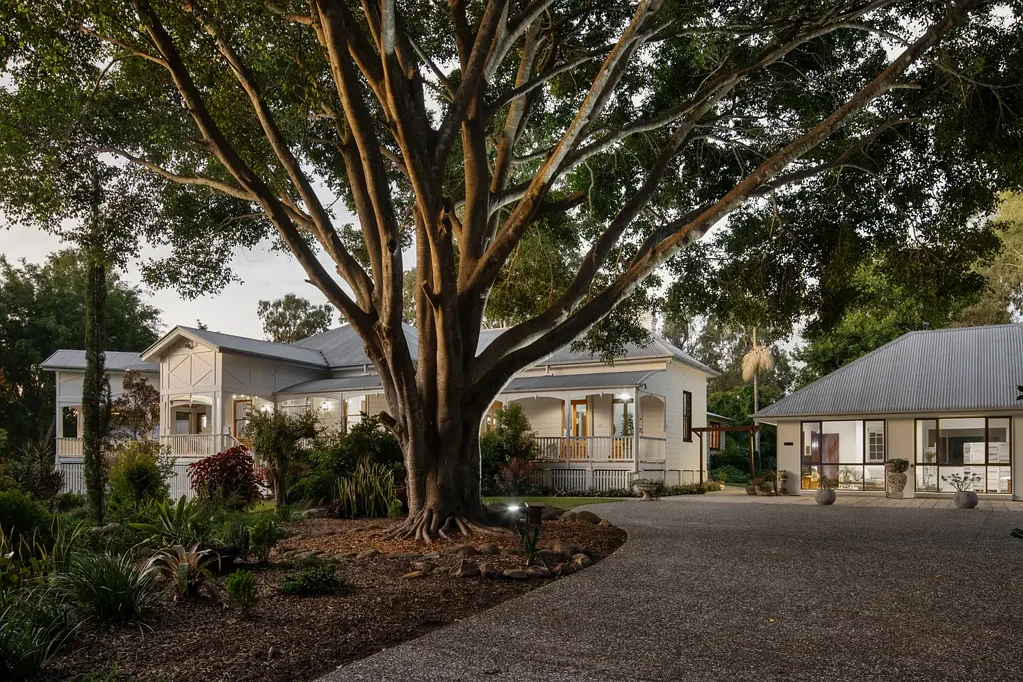 Bellbowrie 5Kwarto 'RUARDEAN' - Esteemed Riverfront Acreage Estate