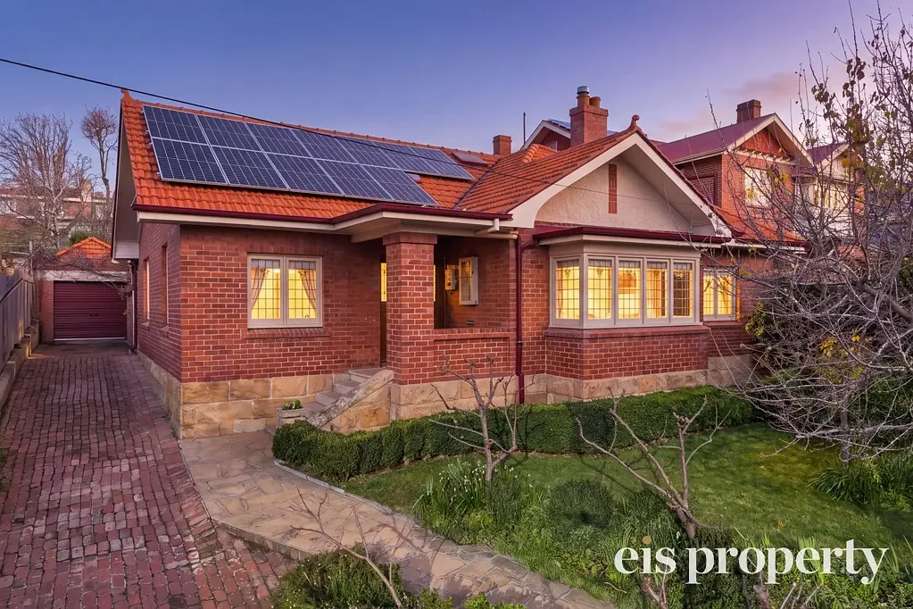 New Town 4Habitaciones Warm, private character home with gorgeous gardens & flexible layout