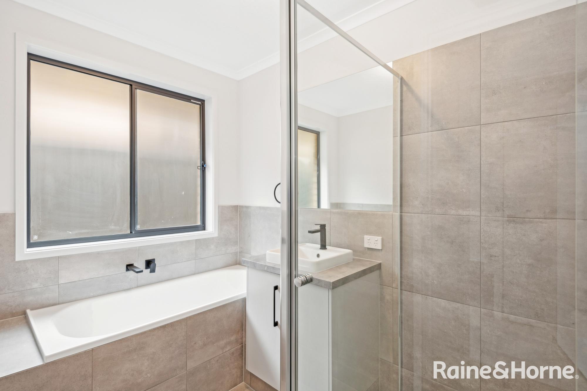 17 WOODLAND DR, ONKAPARINGA HEIGHTS SA 5163, 0 chambres, 0 salles de bain, House