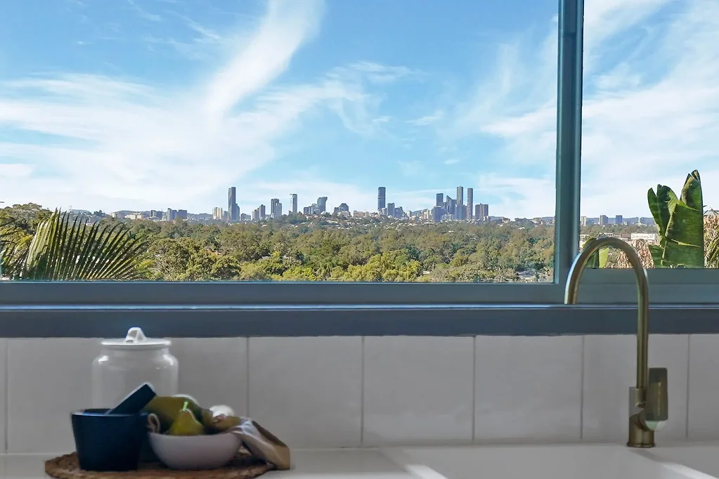 Everton Hills 3ห้องนอน Uninterrupted City Views, Space for the Whole Family & Endless Entertaining Potential!