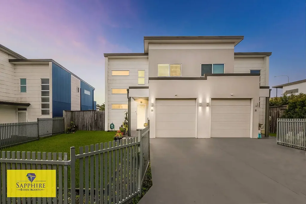 Glenfield 3 Bedroom Stylish, Spacious & Super Convenient in Glenfield