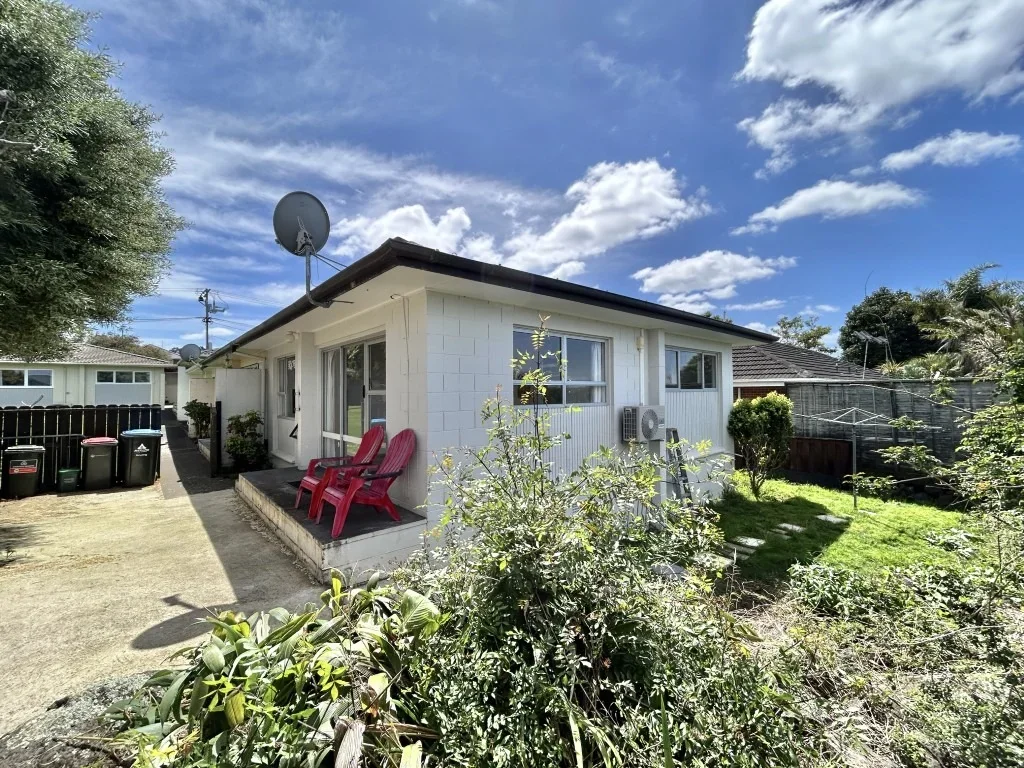 Sunny, Private & Perfectly Located - 2 Bedroom Oasis near Cornwall Park