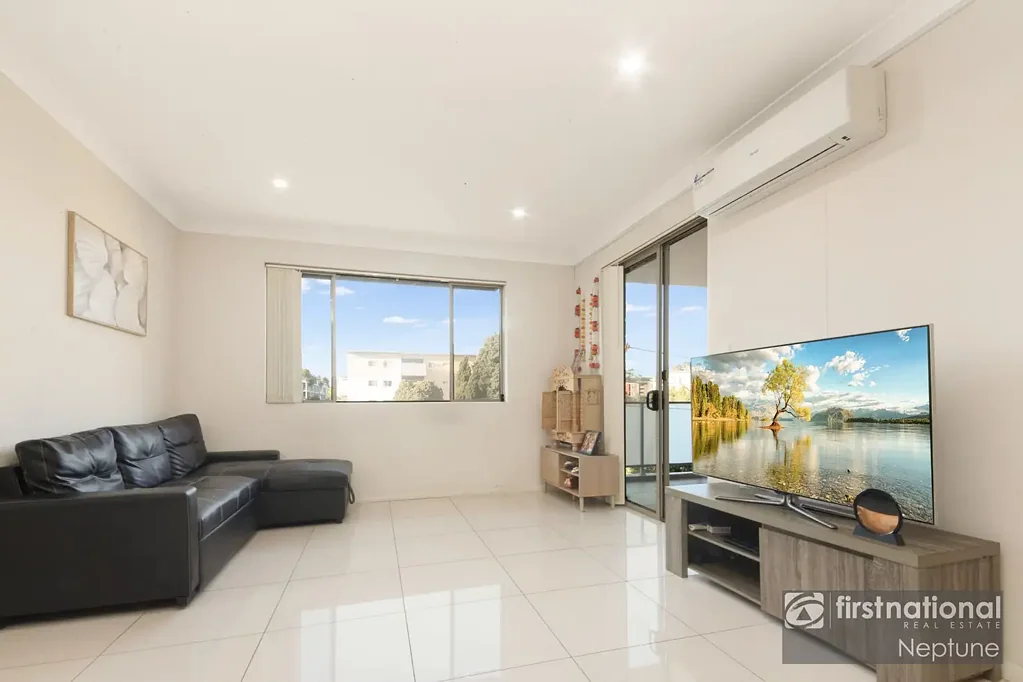 Toongabbie 2房 步行名校 便捷交通 现代厨房 宽敞卧室 主卧套卫 阳台娱乐 停车储物 舒适便利 SPACIOUS LIVING, PRACTICAL LAYOUT, AND AN UNBEATABLE LOCATION... IF YOU ARE LOOKING FOR A QUALITY PROPERTY, YOUR SEARCH ENDS HERE!