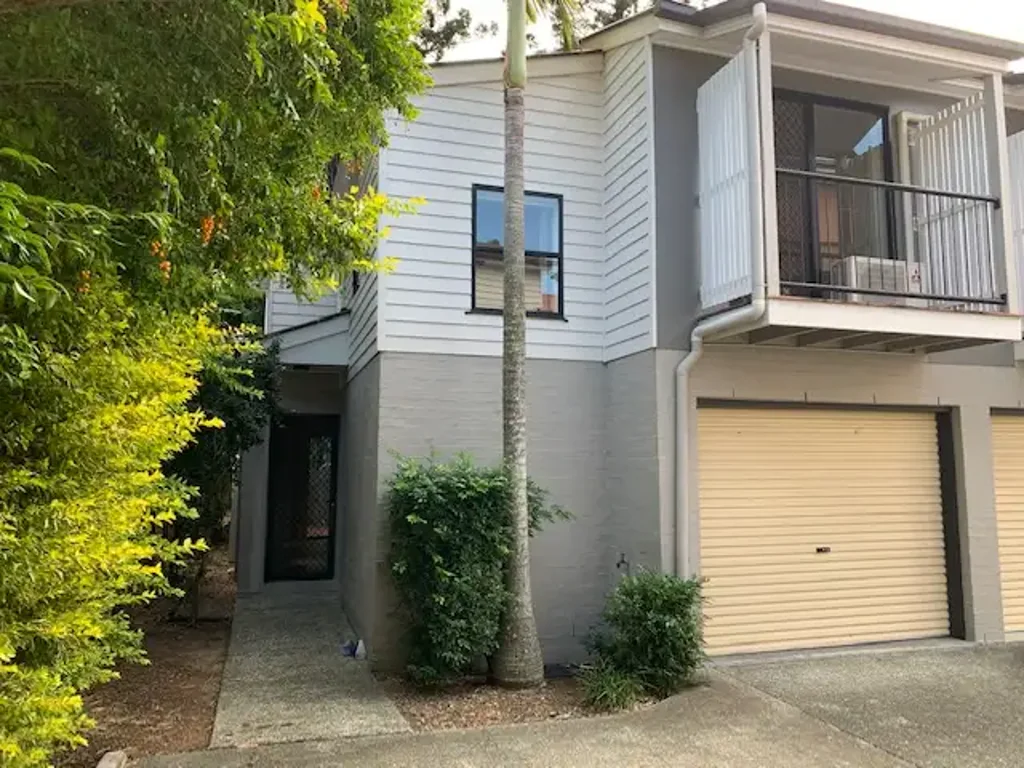 3 BEDROOM TOWN HOUSE IN FANTASTIC LOCATION!