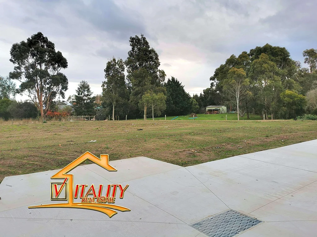 Beaconsfield Located in the Heart of Beaconsfield Development Area!!!