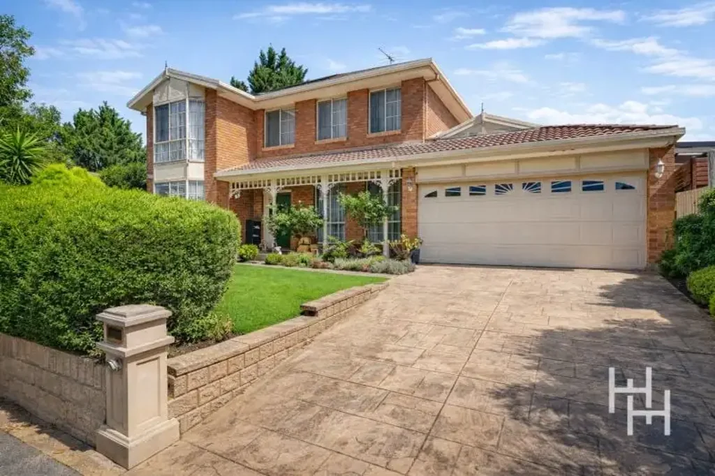 Narre Warren South 5房 宽敞双层住宅 630sqm地块 五卧三卫 双车库 高品质配置 多代同堂理想居所 自然光线充沛 便利生活中心 Grand Dual Level Family Living on 630sqm