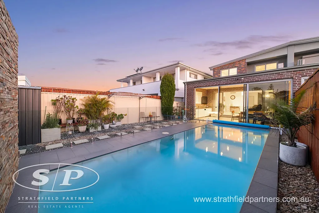 Greenacre 4 Bedroom Sun-Drenched Entertainer's Haven in Prized Greenacre Locale